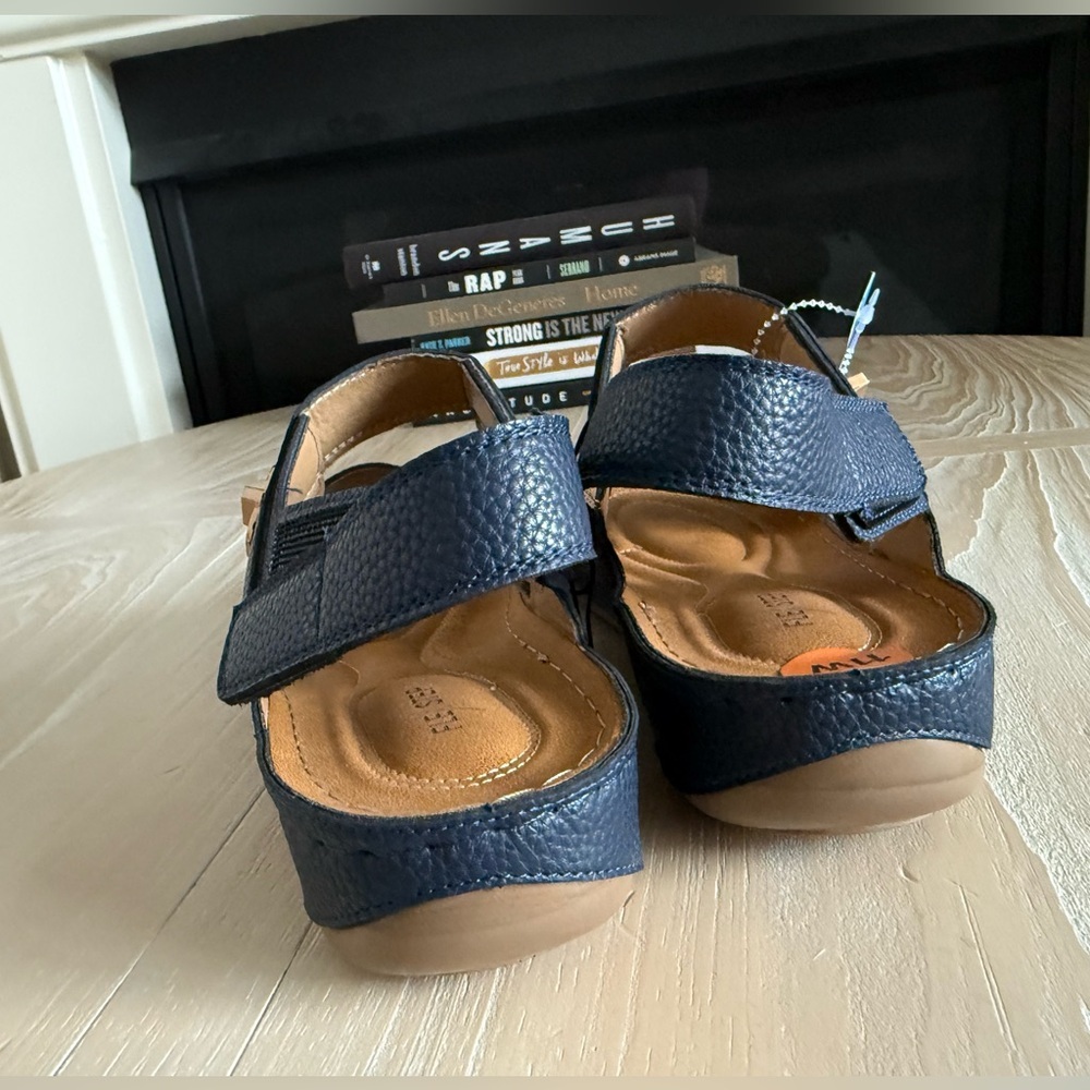 Flex Step|Navy Blue Sandals with Tan Accents,double strap faux leather•••NWT,11 - Picture 9 of 13